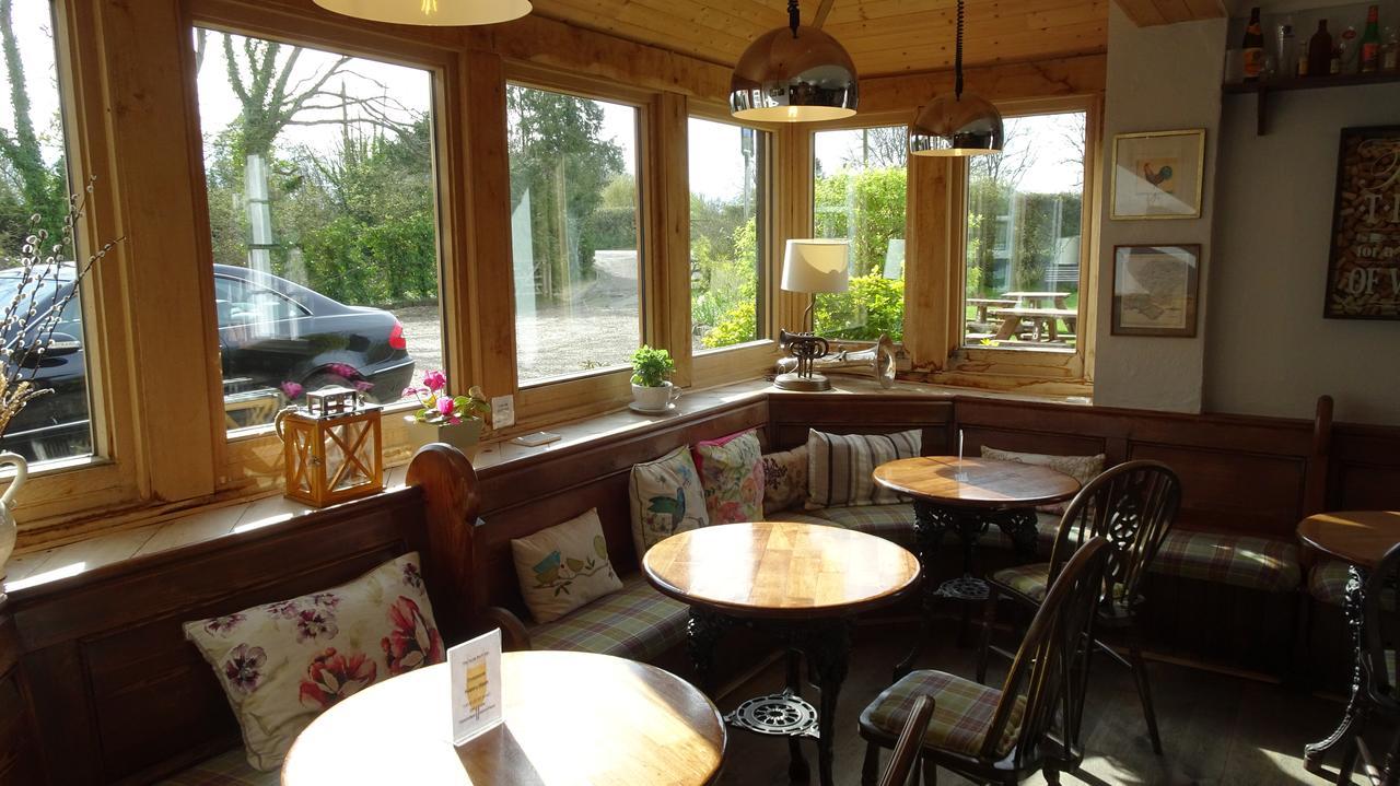 The Furze Bush Inn Ньюбері Екстер'єр фото